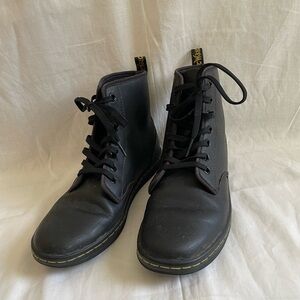 Dr. Martens Shoreditch Boots